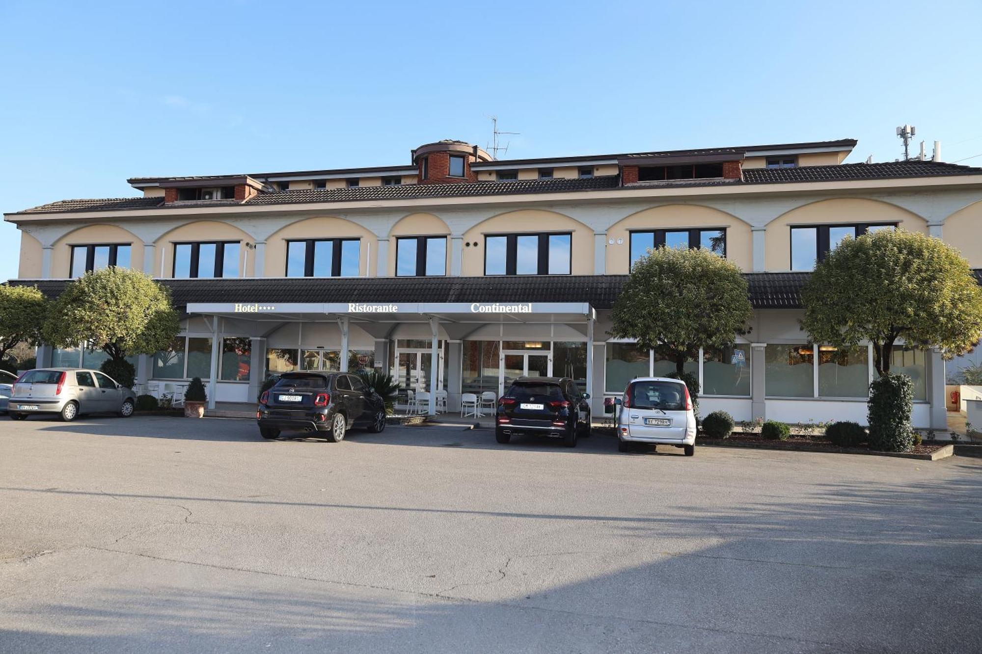 Hotel Ristorante Continental Osio Sotto Exterior foto